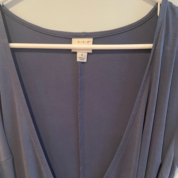 Smoky blue fitted wrap dress - Picture 3 of 5